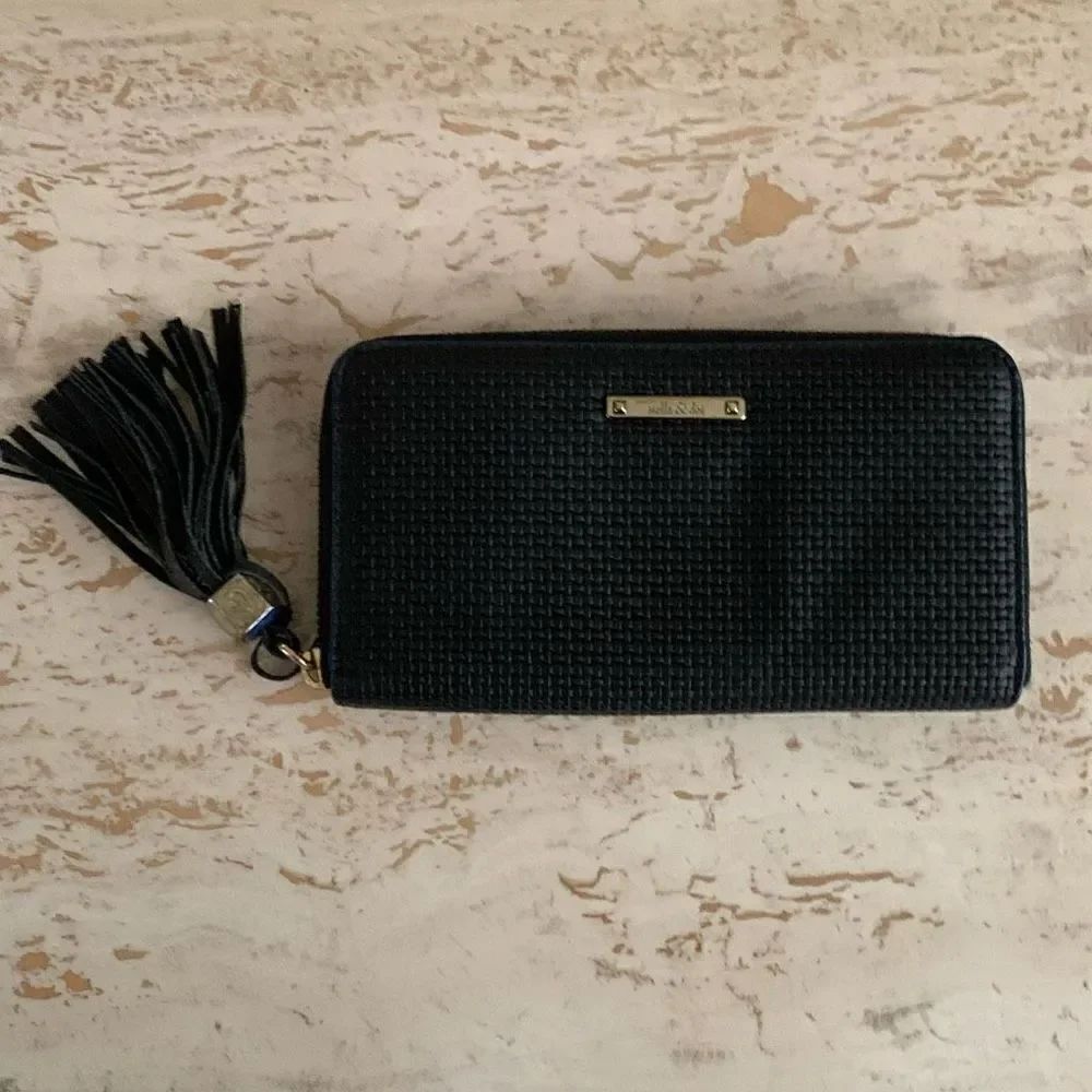Stella & Dot mercer zip wallet